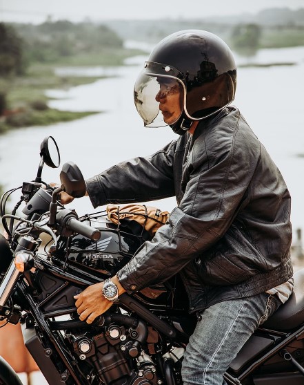Jak wybrać najlepsze kurtki i kombinezony motocyklowe? 